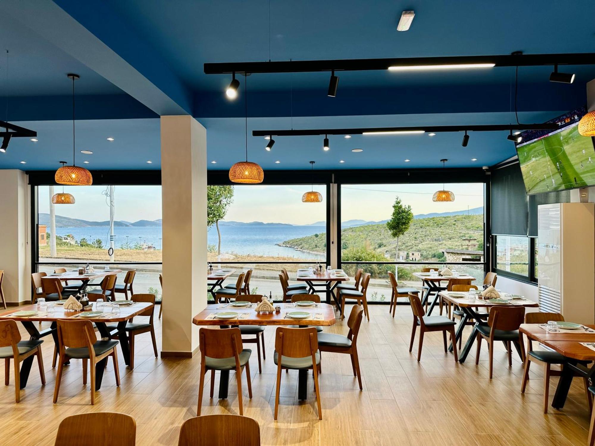 Relax Mea Hotel Sarande Bagian luar foto