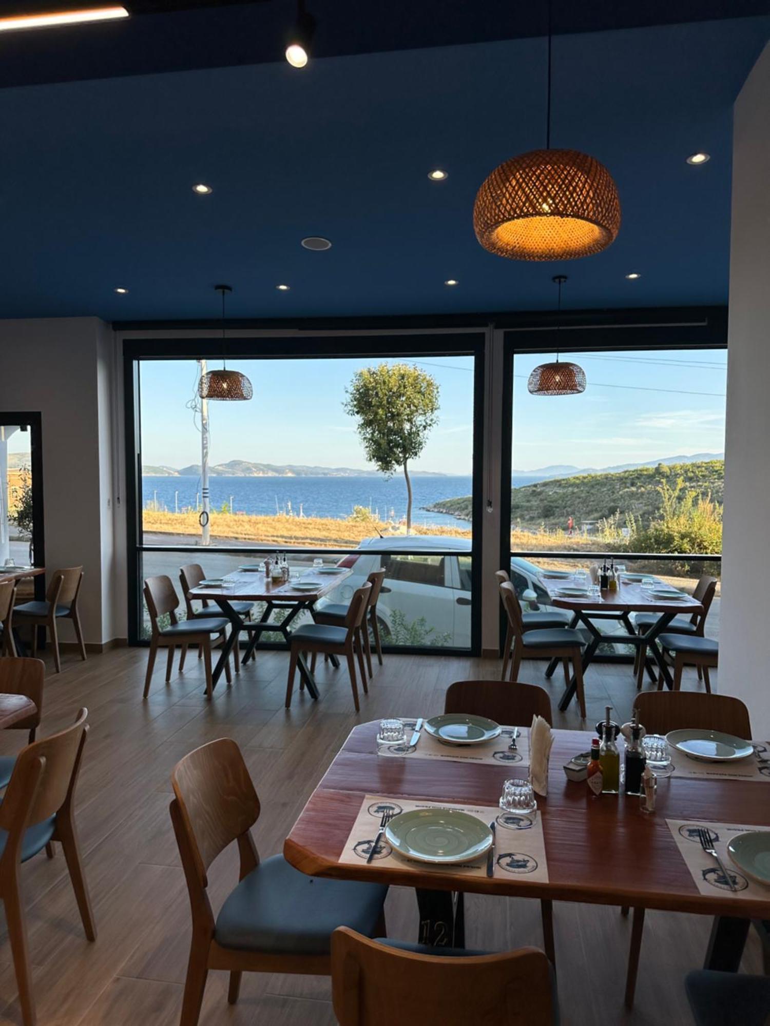 Relax Mea Hotel Sarande Bagian luar foto