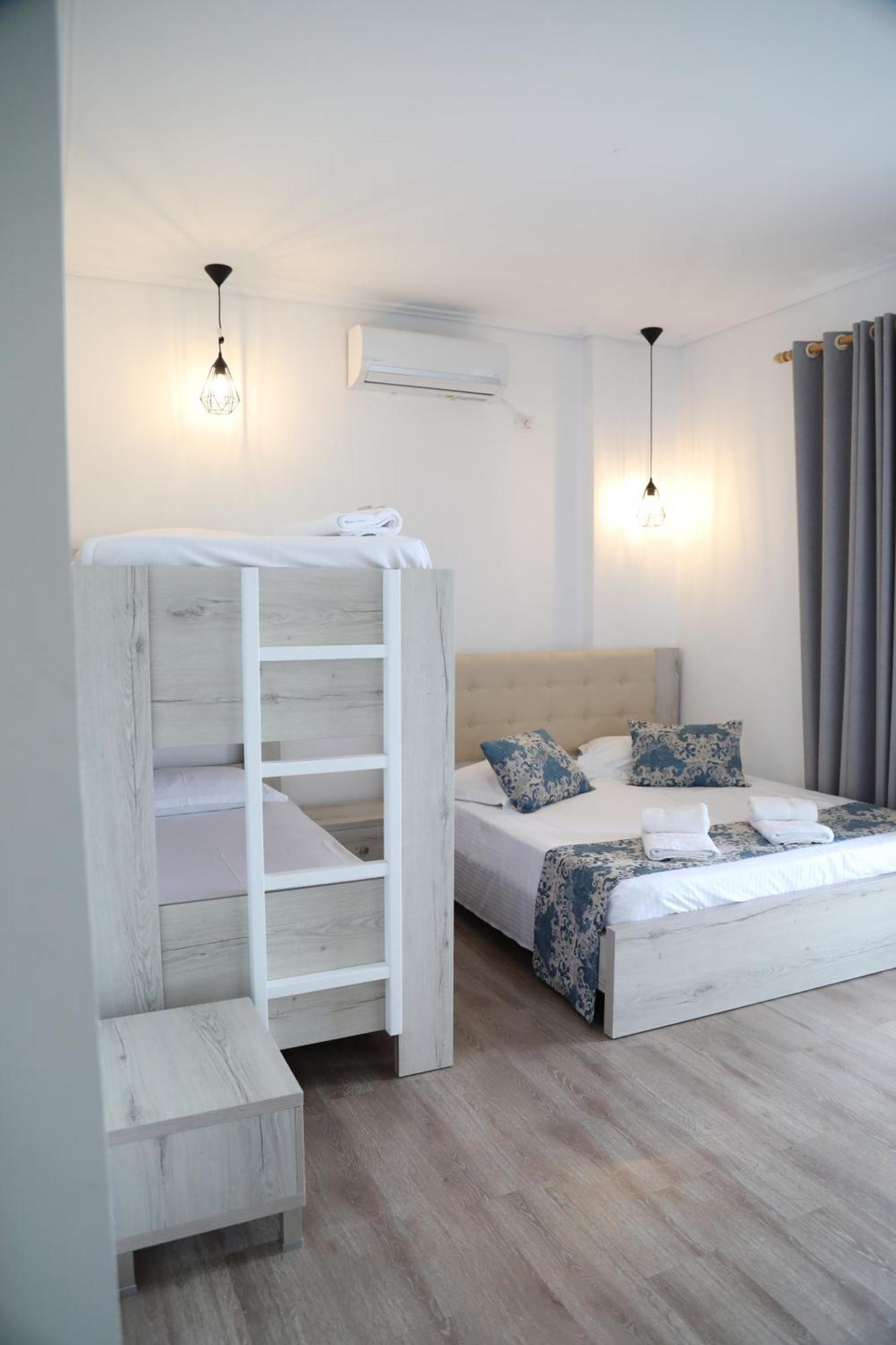 Relax Mea Hotel Sarande Bagian luar foto