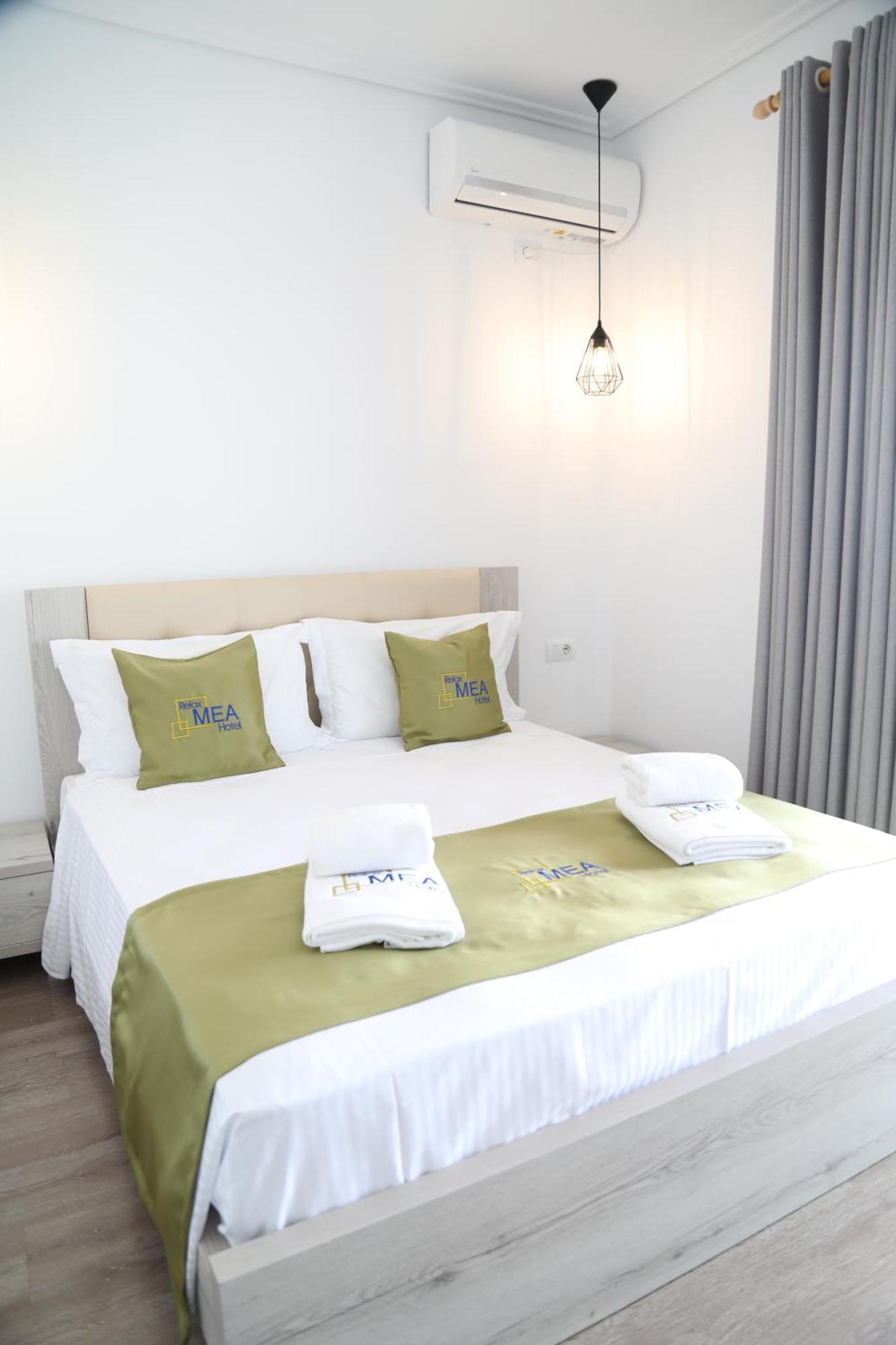 Relax Mea Hotel Sarande Bagian luar foto