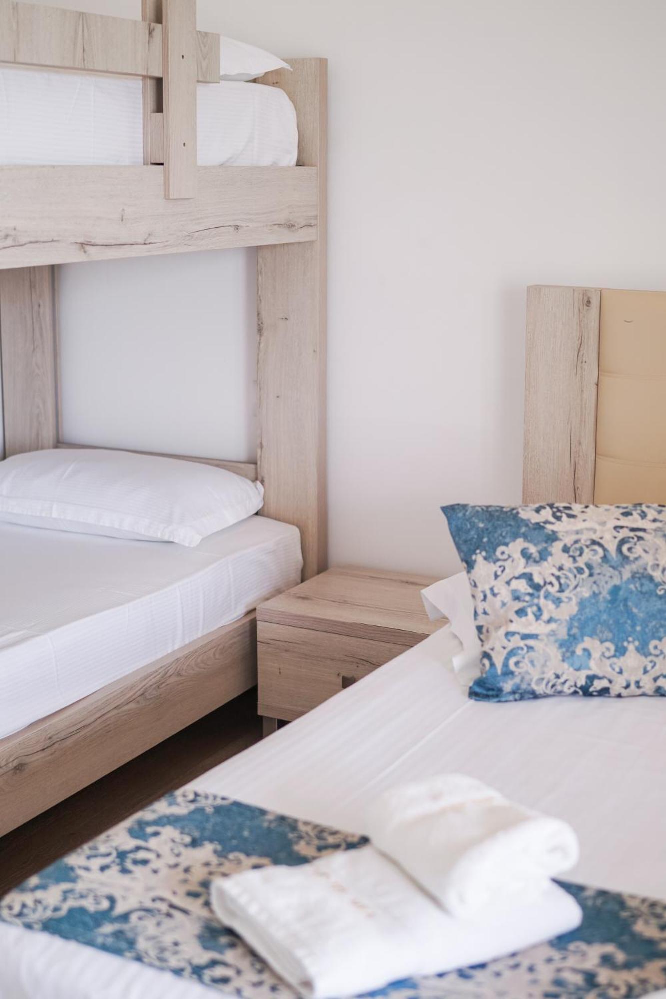 Relax Mea Hotel Sarande Bagian luar foto