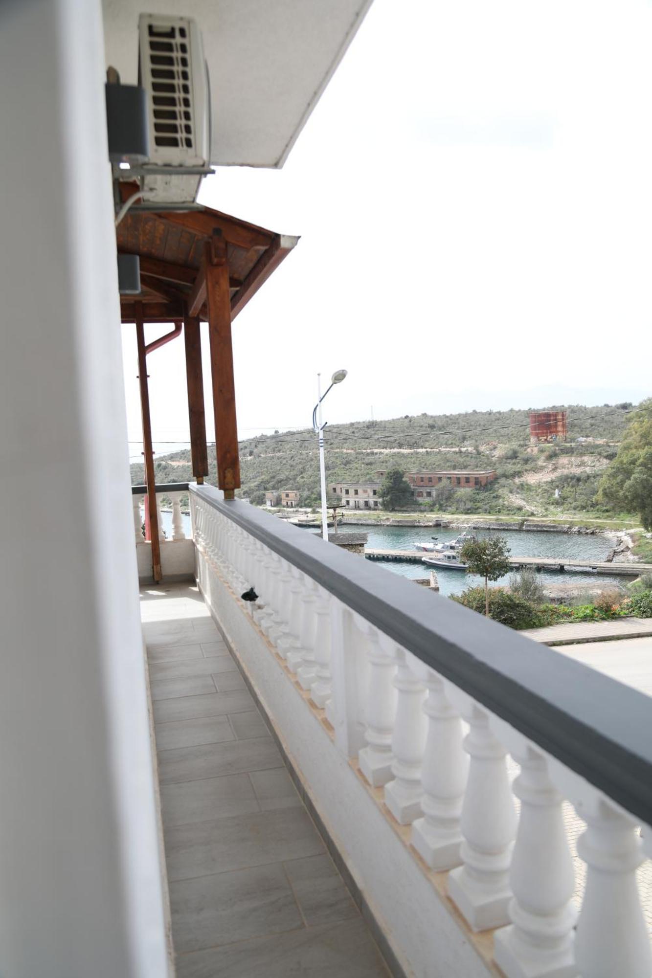 Relax Mea Hotel Sarande Bagian luar foto