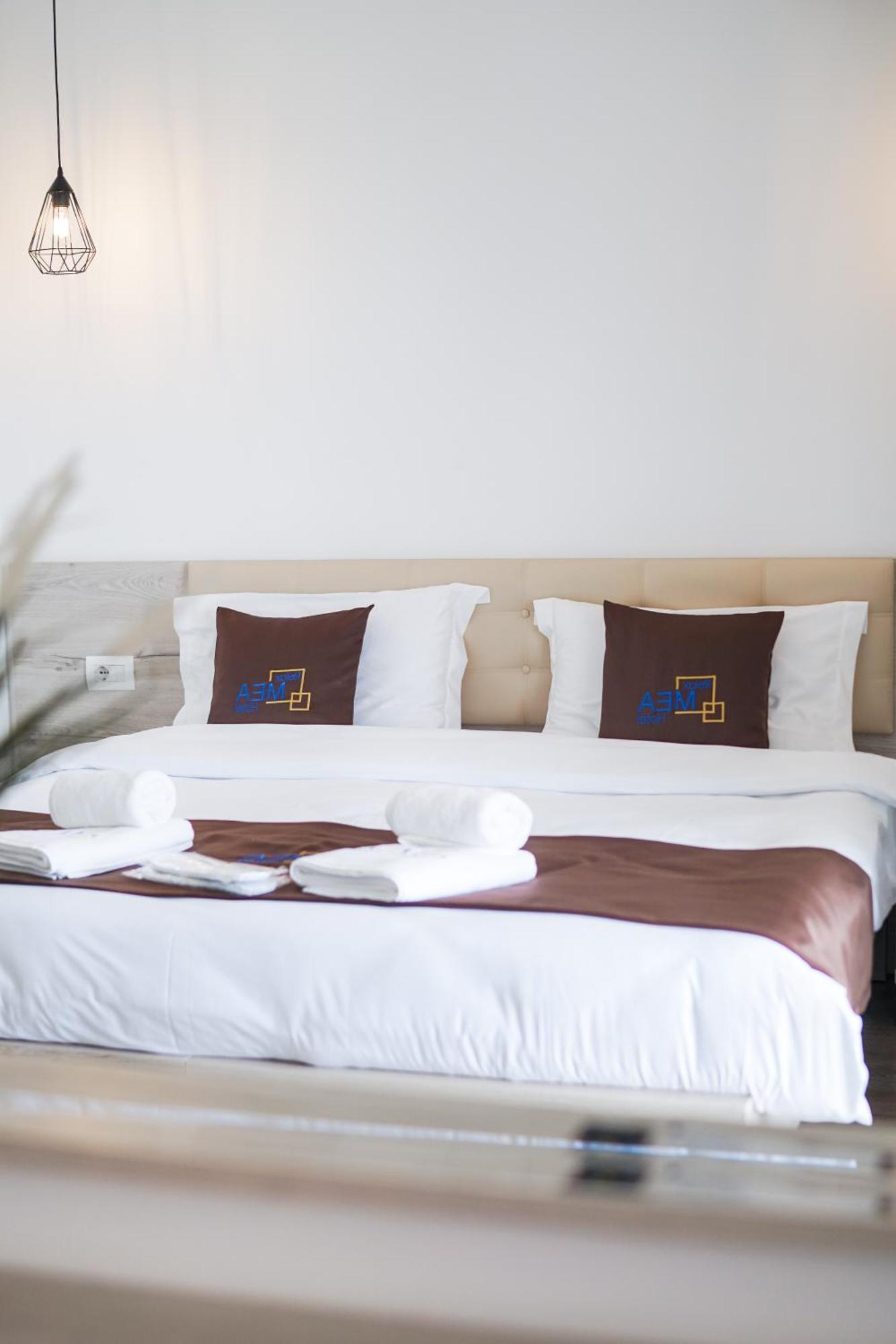 Relax Mea Hotel Sarande Bagian luar foto